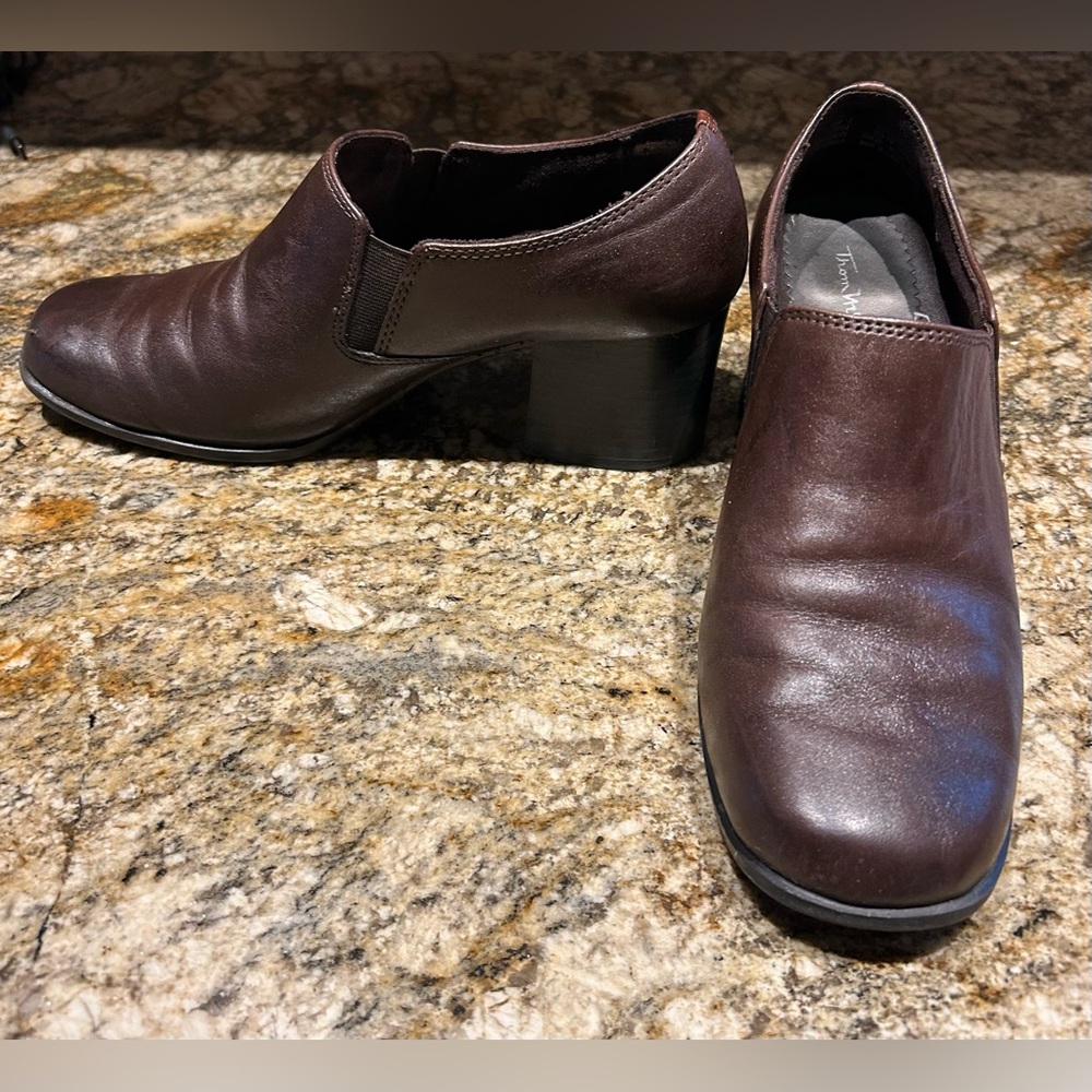 Thom McAn Leather Slip-on Size 7E brown Shoes